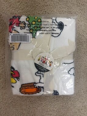 Peanuts Plush Throw Blanket - White with Multicolor Character Print